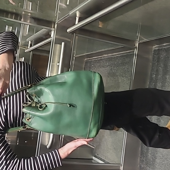 SOLD - Authentic Louis Vuitton - Picture 2 of 14